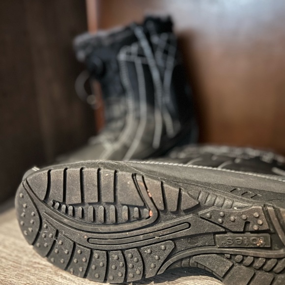 TOTES LOW CALF WATERPROOF BLACK SNOW BOOTS SIZE 7M FAUX FUR TRIM - Picture 6 of 6